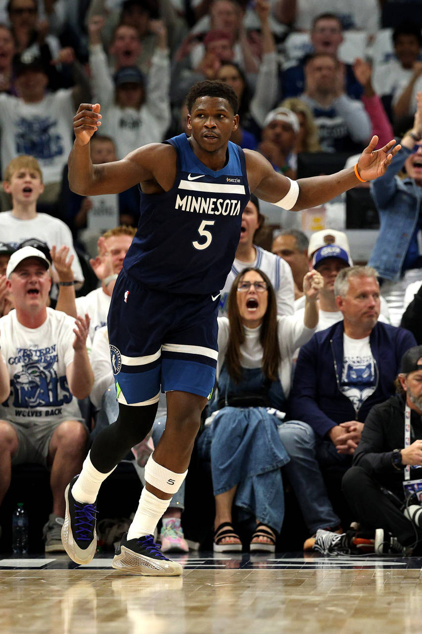 九游体育-今夜明尼苏达森林狼备战NBA季后赛,篮板制胜细节曝光,气氛紧张,球探报告显示潜力的简单介绍-九游体育