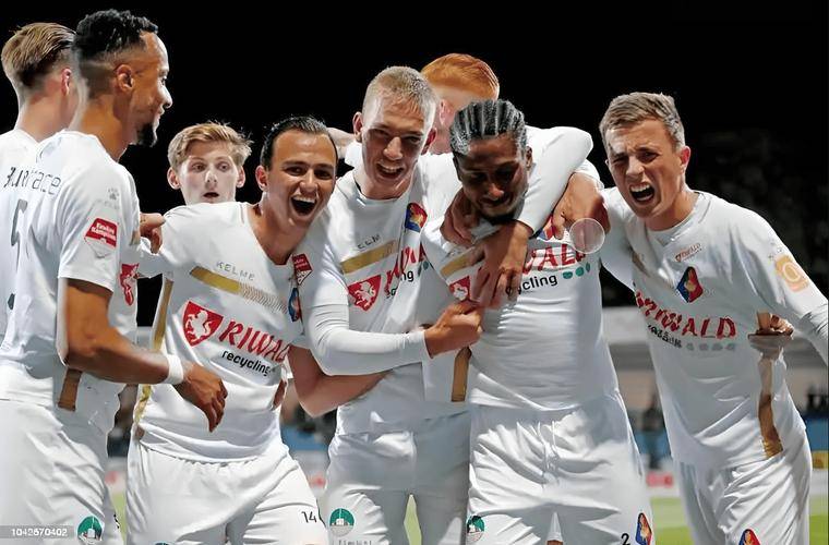 九游-关于托特纳姆训练开放日,加时末段回应争议引欢呼,荷甲在即,轮换策略成焦点的信息-九游